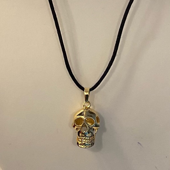 NEW Women 18K Gold plated Skull charm necklace - Picture 2 of 7
